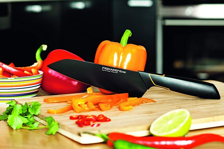 Actual product image Fiskars Santoku (17 cm)
