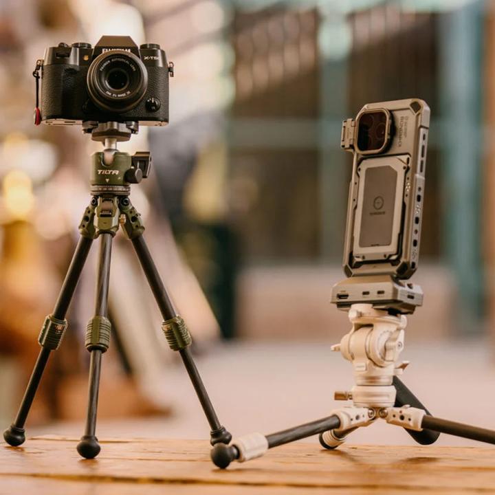 Produktbild Tilta BT03 Tabletop Ball Head, 1-Stage Carbon Fiber Tripod (Carbon, Metall)