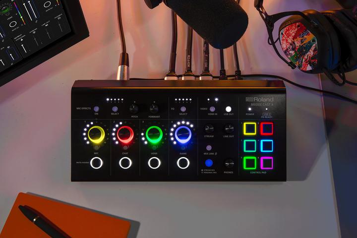 Produktbild Roland Bridge Cast X (Studio- und Livemixer)