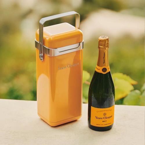 Actual product image Veuve Clicquot Brut Yellow Cooler Giftbox 75cl (1 x 75 cl)