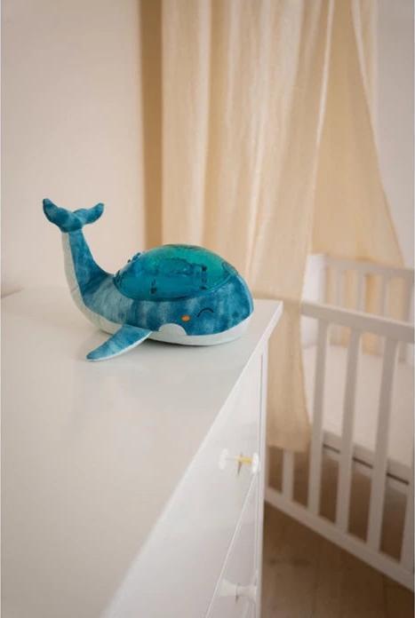 Actual product image Cloud B Cloudbox Tranquil Whale - Nachtlicht Blau (Wiederaufladbar)