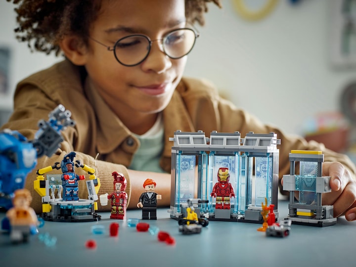 Image du produit LEGO Le laboratoire d'Iron Man : la salle des armures (76315, LEGO Super Mario)