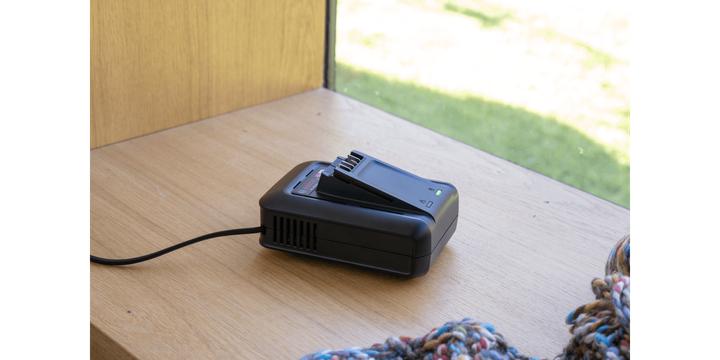 Actual product image Bosch Home & Garden AL 18V-44 charger (18 V)