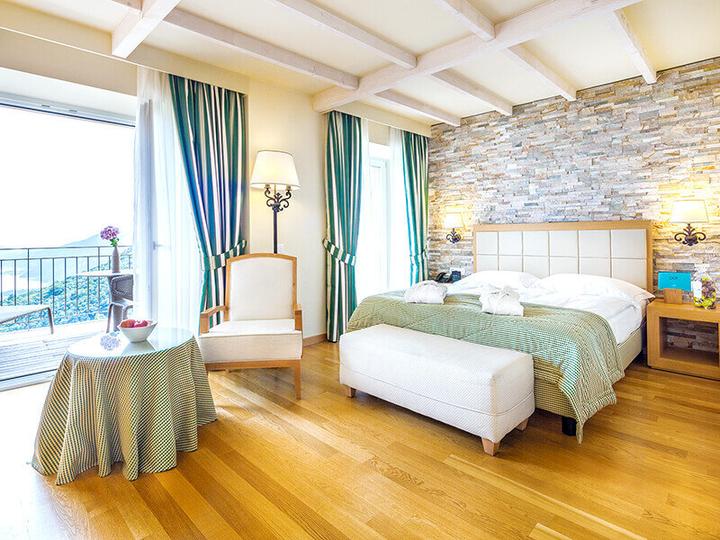 Actual product image Smartbox Echapper au stress : 1 night of relaxation with petit déjeuner and a break bien-être (2 Persons)