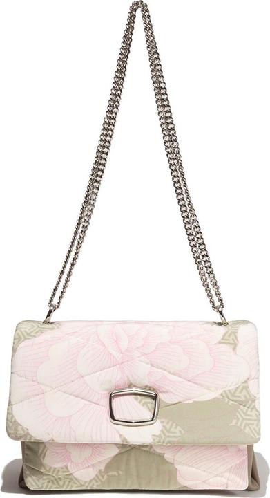 Actual product image MM33 Carre on romantic flowers