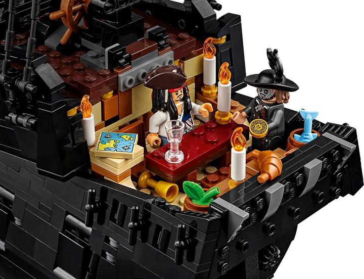 Produktbild LEGO Captain Jack Sparrows Piratenschiff (10365, LEGO Icons)