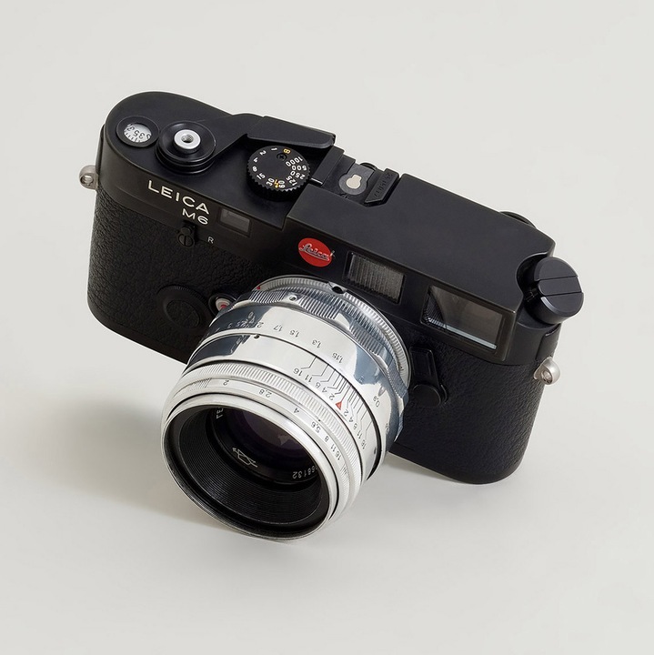 Actual product image Urth Lens Mount Adapter: Compatible with M39 Lens to Leica M Camera Body (28 90mm Frame Lines)