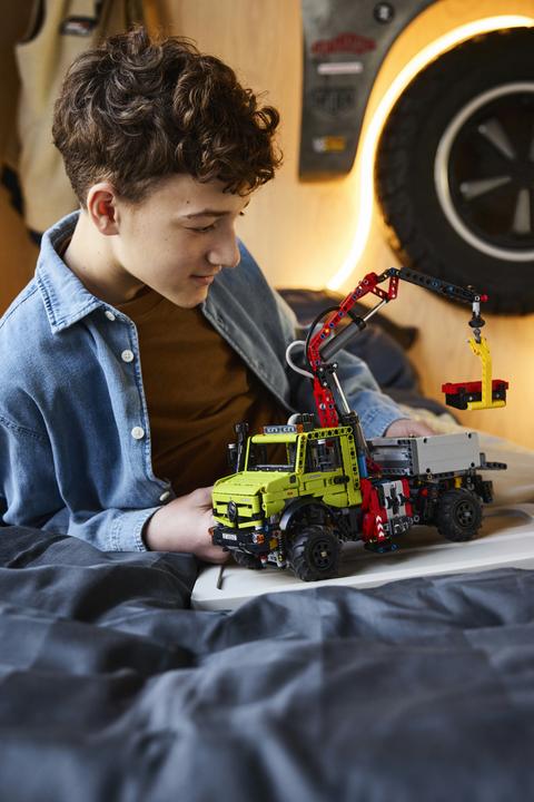 Produktbild LEGO Technic 42242 Mercedes-Benz Unimog U 5023 med kran
