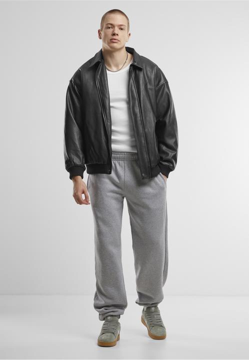Actual product image Urban Classics Basic loose jogging trousers (M)