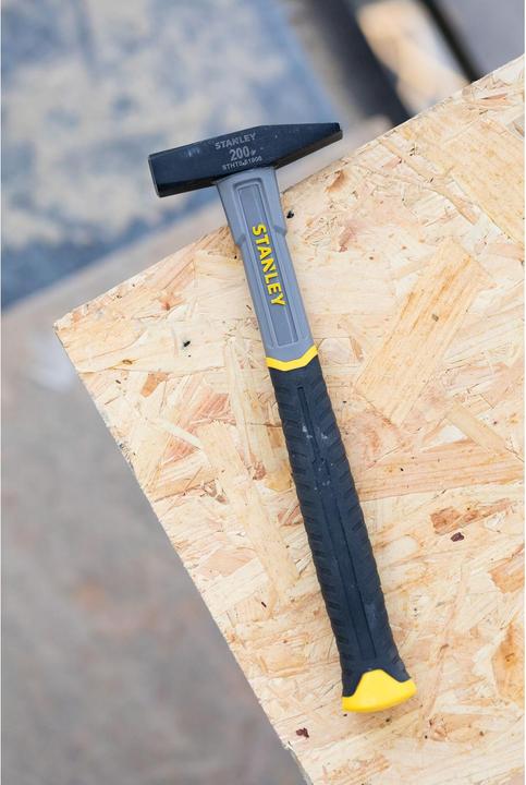 Actual product image Black & Decker fitter's hammer (357 g)