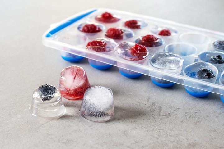 Actual product image Colourworks Ice cube mould