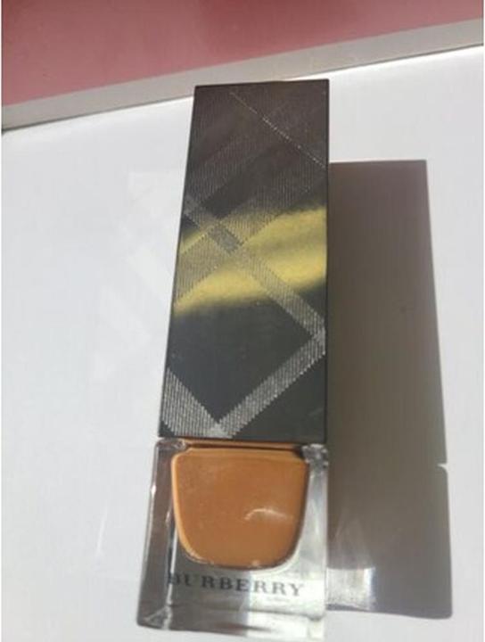 Actual product image Burberry Fresh Glow Luminous Foundation 1oz New in Box No. 64 Mocha