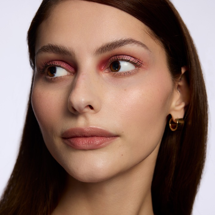 Actual product image Catrice Aloe Vera Eyeshadow Stick (cranberry crush)