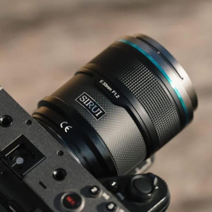Actual product image Sirui Sniper 33mm F1.2 APSC Auto-Focus Lens (Nikon Z Mount, Black, Carbon Fibre) (Nikon Z, APS-C / DX)
