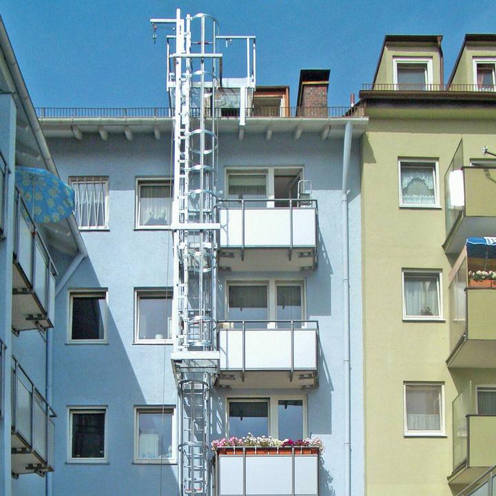 Produktbild Munk Mehrzügige Steigleiter mit Rückenschutz (Notleiter) Aluminium blank 14,36m (Mehrzweckleiter, 1436 cm)