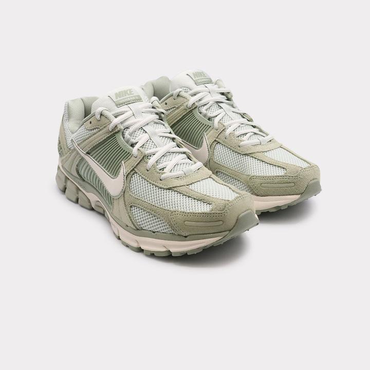 Produktbild Nike Zoom Vomero 5 (46)