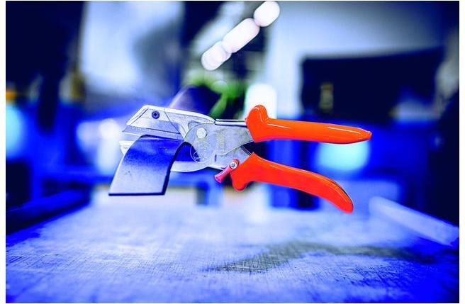 Actual product image Löwe All-purpose scissors with trapezoidal blade (21 cm)