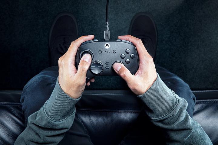 Image du produit Razer Wolverine V3 Tournament Edition, noir - Manette e-sport filaire pour Xbox & PC (Xbox Series S, Xbox One S, PC, Xbox One X, Xbox Series X)