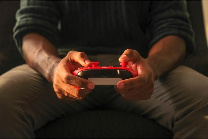 Produktbild Microsoft Xbox Wireless Controller Pulse Red (Xbox Series S, Android, iOS, Xbox One S, PC, Xbox One X, Xbox Series X)