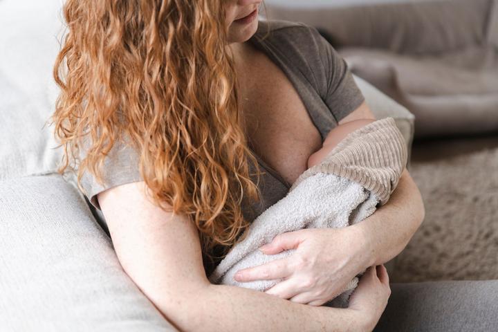 Produktbild Baby's only Babys Only Umstandsshirt Glow mit Stillfunktion, urban green