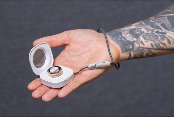 Immagine prodotto OEM Smart device Smart Ring R11M- smart steel ring with charging box Size 7 (17.3mm), gold (7, Oro)