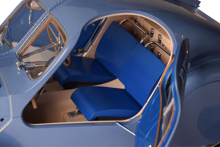 Actual product image 1:8 IXO Bugatti 57 SC