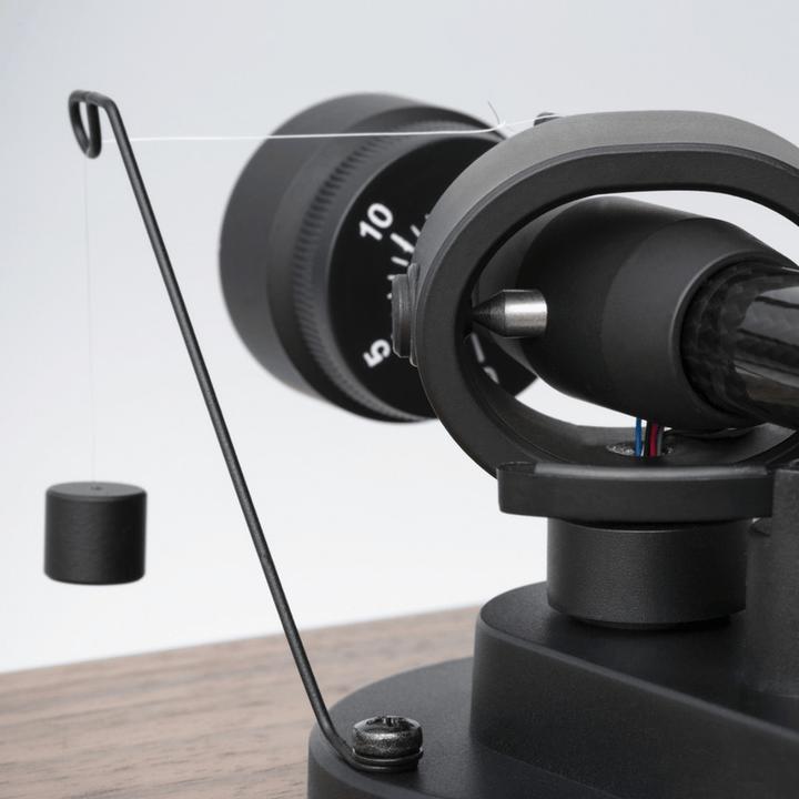 Produktbild Pro-Ject Debut E Carbon Plattenspieler, Walnuss