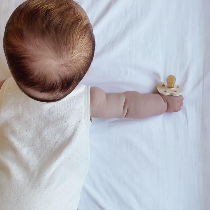 Image du produit Hevea Lot de 2 tétines en caoutchouc naturel, Milky White & Sand - adapté à la mâchoire de bébé (2 x, 3 - 36 M.)