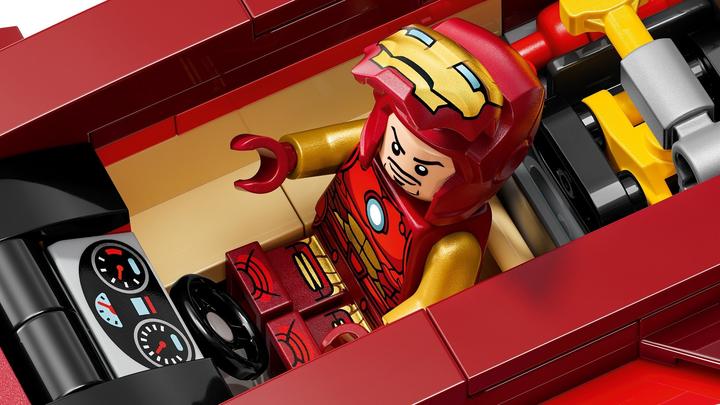 Produktbild LEGO Iron Man Auto und Black Panther vs. Red Hulk (76310, LEGO Marvel)