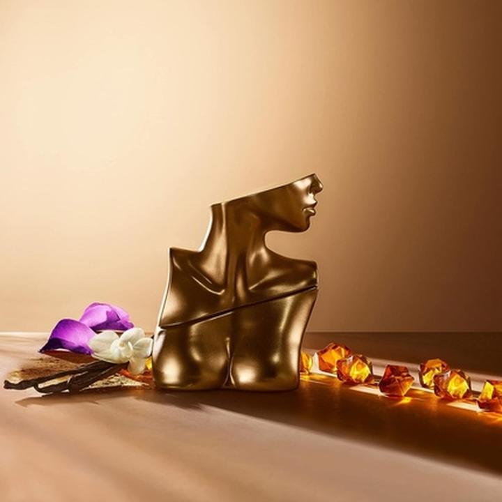 Produktbild Billie Eilish Shower Gel for Women with Sugared Petals, Vanilla & Musk 5 Fl Oz (150 ml)