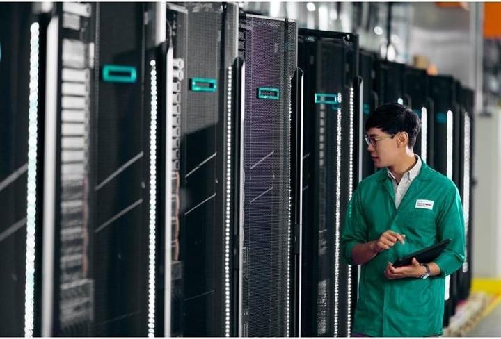 Actual product image HPE P58199-B21 rack accessory