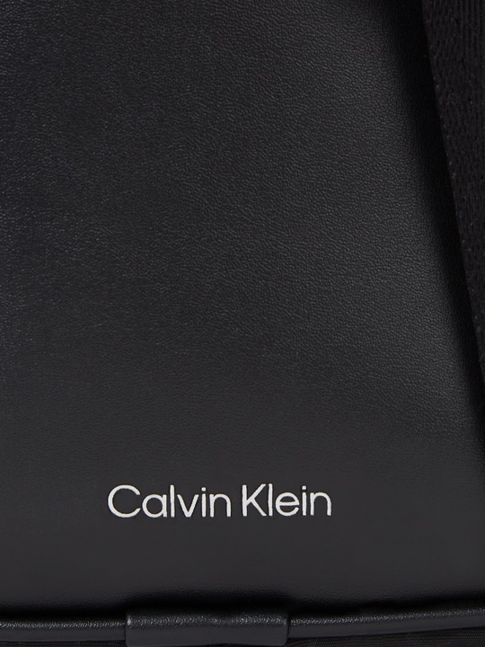 Actual product image MGA Na (5% Polyurethane, 57% Recycled Polyester, 38% POLYESTER PES)