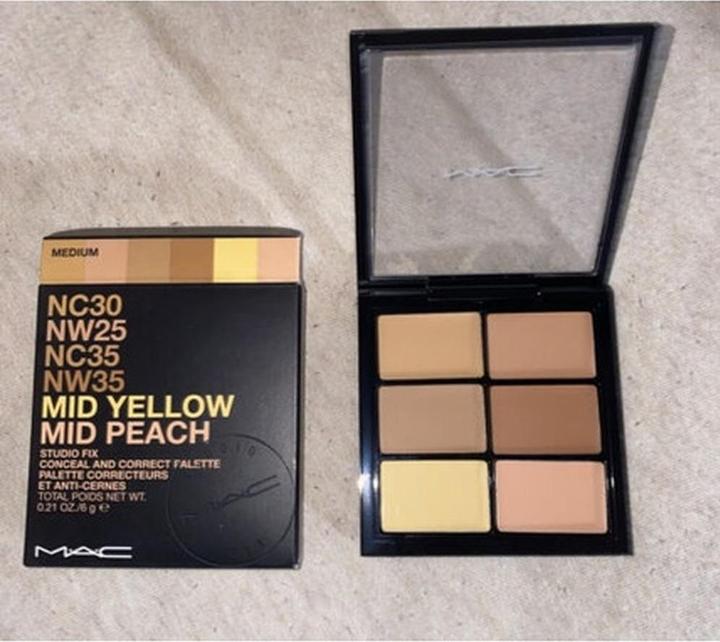 Actual product image MAC Cosmetics Studio Fix Conceal and Correct Palette (Light)