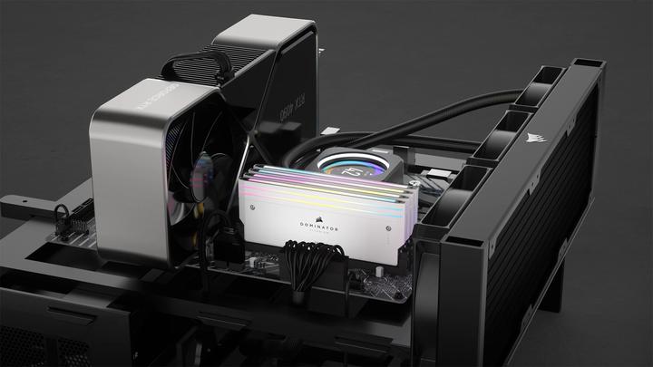 Image du produit Corsair Dominator Titanium (2 x 32GB, 0.01 MHz, RAM DDR5, DIMM)