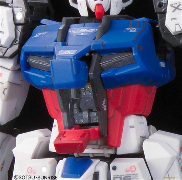 Actual product image Bandai 1/144 RG GAT-X105 AILE STRIKE GUNDAM