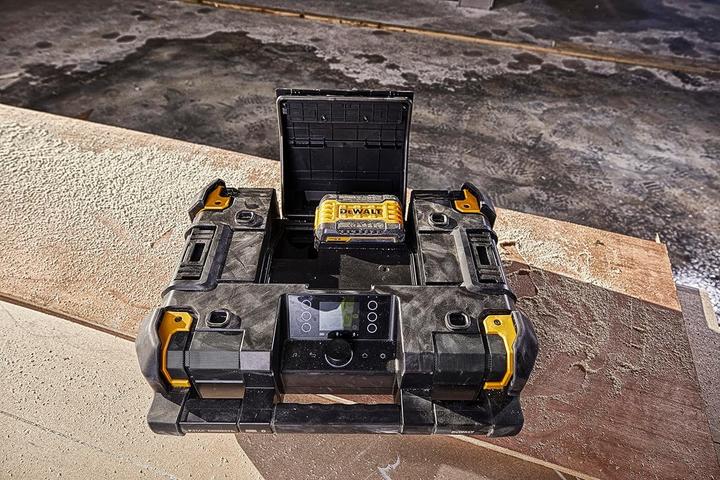 Image du produit DeWalt DWST181078QW Batterie et radio secteur (DAB, FM, Bluetooth)