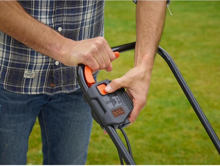 Actual product image Black & Decker BEMW451QS (Electrical connection)