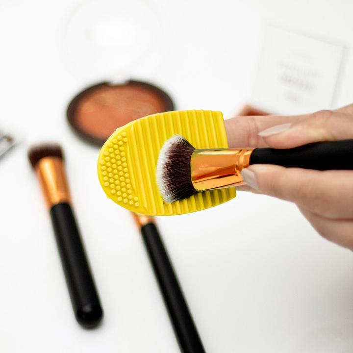 Actual product image Intirilife Make up Pinsel Reiniger