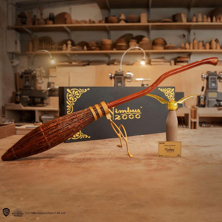 Actual product image Cinereplicas Harry Potter: Nimbus 2000 Junior Broom