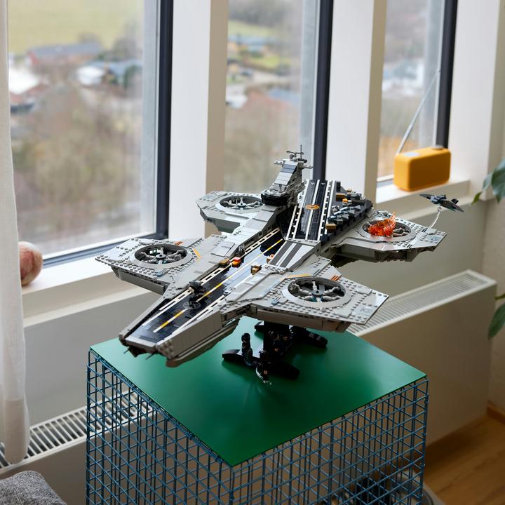 Produktbild LEGO Super Heroes S.H.I.E.L.D.-Helicarrier (76354, LEGO Marvel)