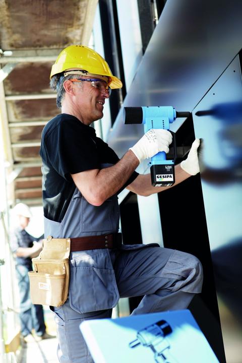 Produktbild Gesipa Blindniet-Setzgerät AccuBird (mit 2 Li-Ion Akku""s 1,3 Ah / 1 Ladegerä...