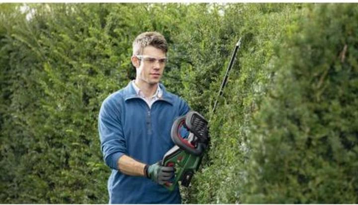 Produktbild Bosch Home & Garden UniversalHedgeCut 18-55 (Akkuheckenschere)