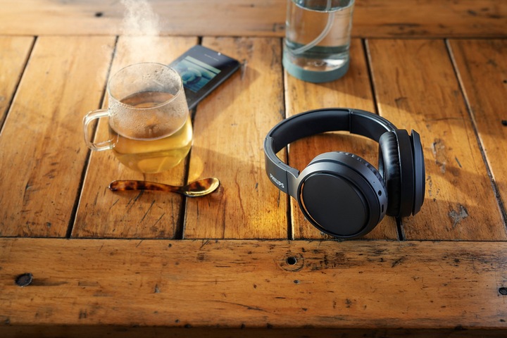 Actual product image Philips TAH5205BK/00 (29 h, Wireless, Cable)