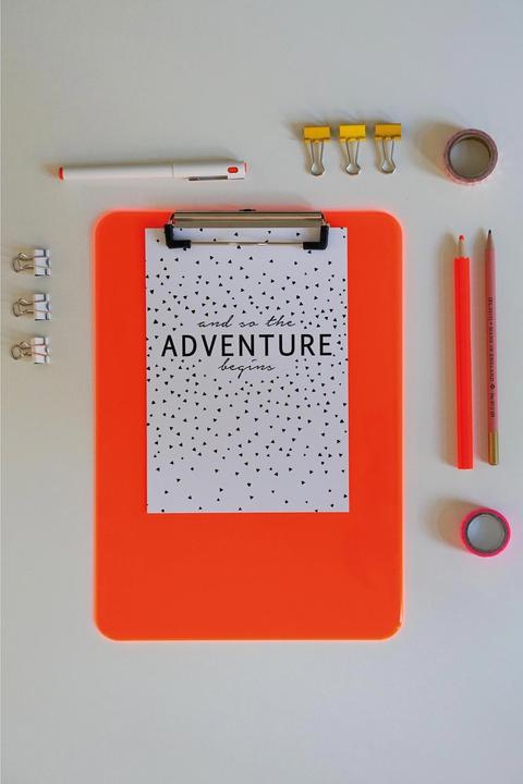 Image du produit Maul Porte-bloc néon, DIN A4, plastique transparent-orange, plat, borne à clip nickelée (22,5 x 32 cm)