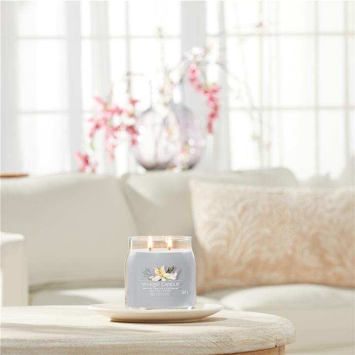 Actual product image Yankee Candle Smoked Vanilla & Cashmere