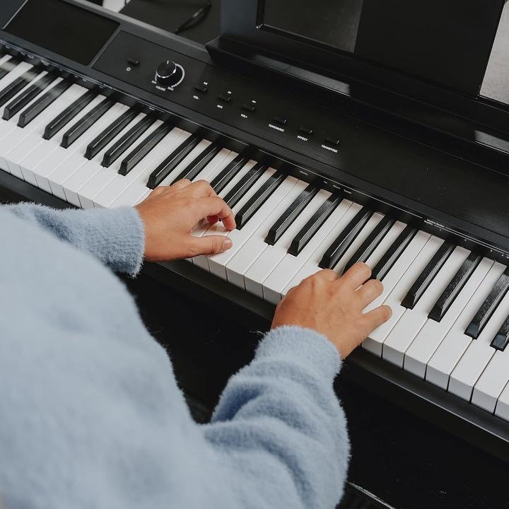 Produktbild Axus Digitales 88-Tasten-Pianoklavier mit gewichteter Hammer-Mechanik und Sustain-Pedal (88 Tasten)