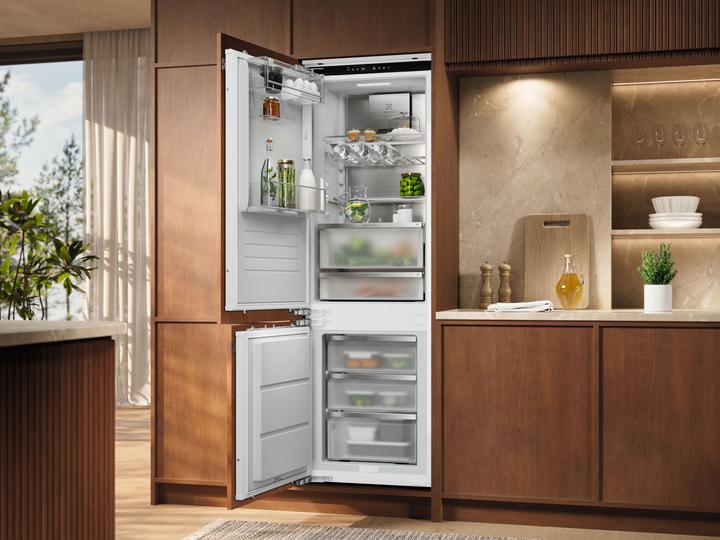 Actual product image Electrolux IK2540BZL 925573015 (223 l)