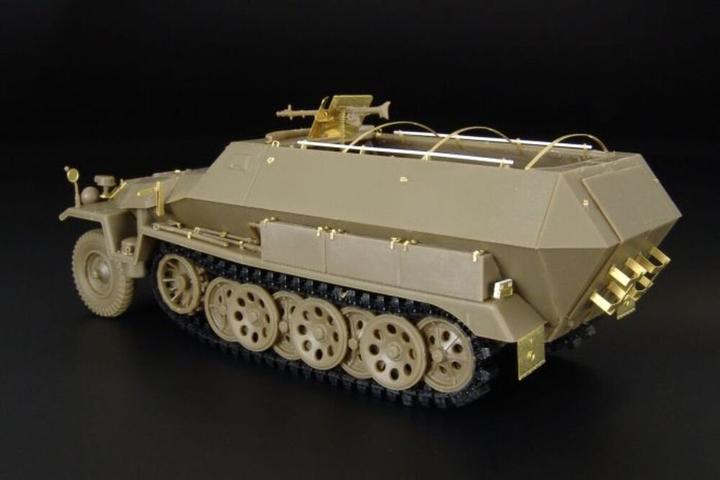 Actual product image Hauler Sd Kfz 251-1 ausf C EXTERIOR (AFV)