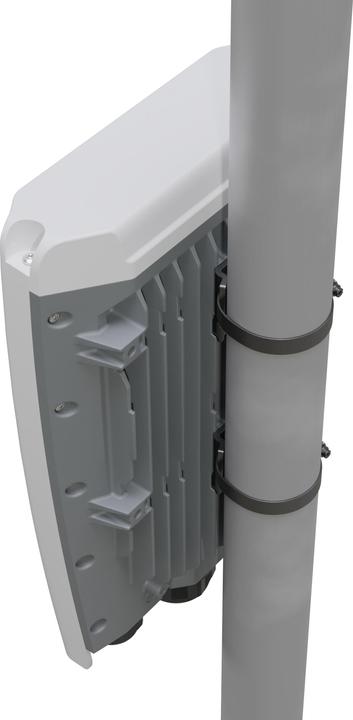 Produktbild MikroTik CRS504-4XQ-OUT network switch Managed L3 Fast Ethernet (10/100) Power over Ethernet (PoE) (4 Ports)