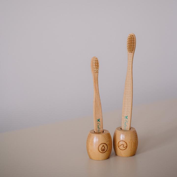 Actual product image Croll & Denecke Toothbrush (Medium, 1 x)